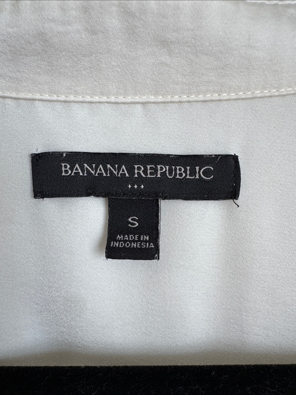 Banana Republic Women’s Ivory Satin Career Blouse Size S Long Sleeve Split Neck - Picture 2 of 8